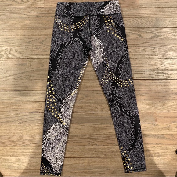Fabletics Salar Leggings in Foil Flurry - Picture 4 of 5